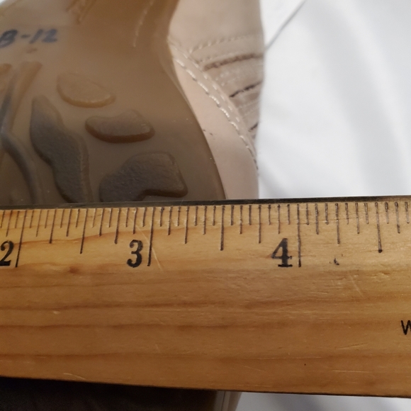 Earth Slide Shoe Taupe Suede 2" Stacked Block Heel Silver Studs on Front Size 8B - Picture 10 of 10